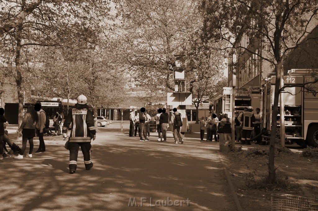 Geruch in Schule Koeln Brueck Helene Weber Platz P77.JPG - Miklos Laubert